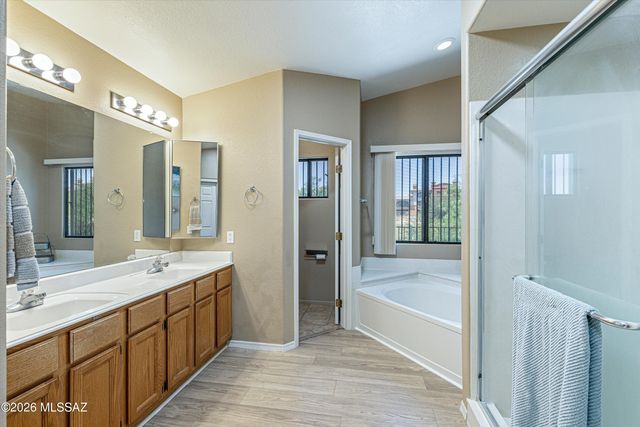 10301 N Oak Knoll Lane, Tucson, AZ 85737