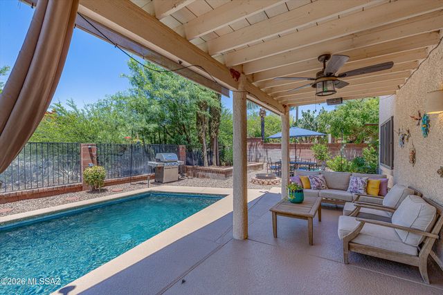 10301 N Oak Knoll Lane, Tucson, AZ 85737