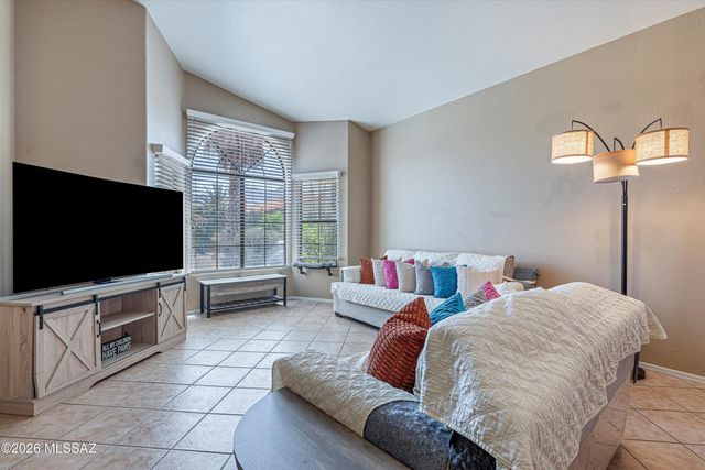 10301 N Oak Knoll Lane, Tucson, AZ 85737