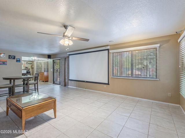 10301 N Oak Knoll Lane, Tucson, AZ 85737