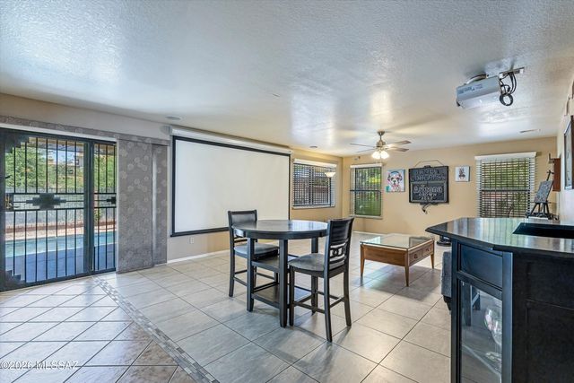10301 N Oak Knoll Lane, Tucson, AZ 85737