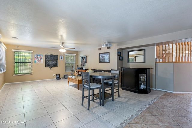 10301 N Oak Knoll Lane, Tucson, AZ 85737