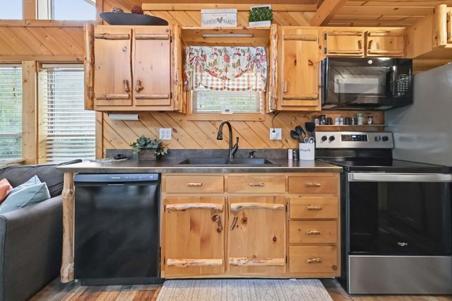318 Pine Tree Circle, Nancy, KY 42544