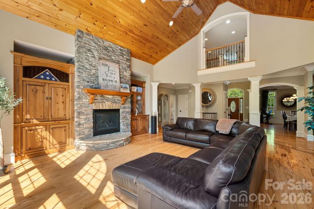 7601 Crossing Ridge Drive, Belews Creek, NC 27009