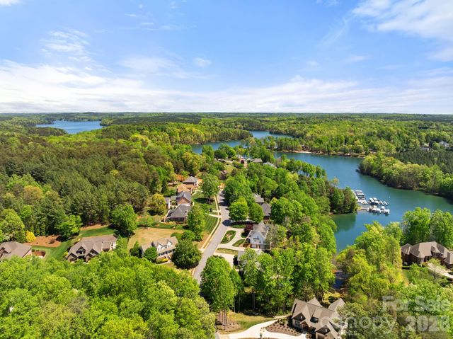 7601 Crossing Ridge Drive, Belews Creek, NC 27009