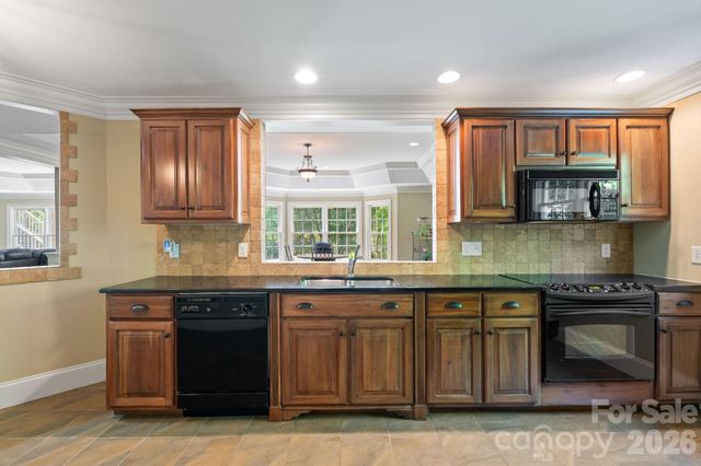 7601 Crossing Ridge Drive, Belews Creek, NC 27009