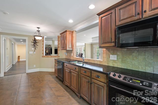 7601 Crossing Ridge Drive, Belews Creek, NC 27009