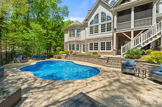7601 Crossing Ridge Drive, Belews Creek, NC 27009