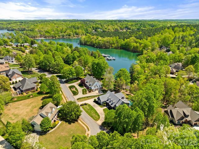 7601 Crossing Ridge Drive, Belews Creek, NC 27009
