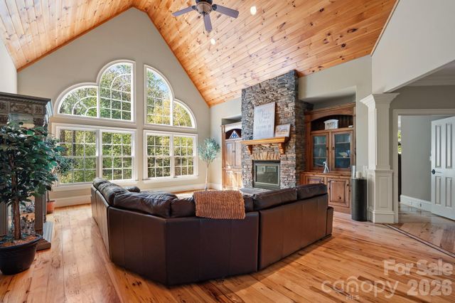 7601 Crossing Ridge Drive, Belews Creek, NC 27009