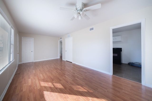 1907 S Catherine St, Wichita, KS 67213