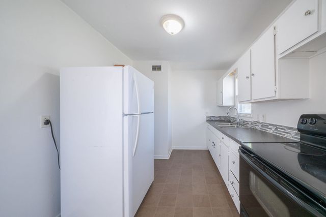 1907 S Catherine St, Wichita, KS 67213