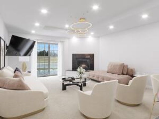 1928 Ravenswood LANE, Manitowoc, WI 54220