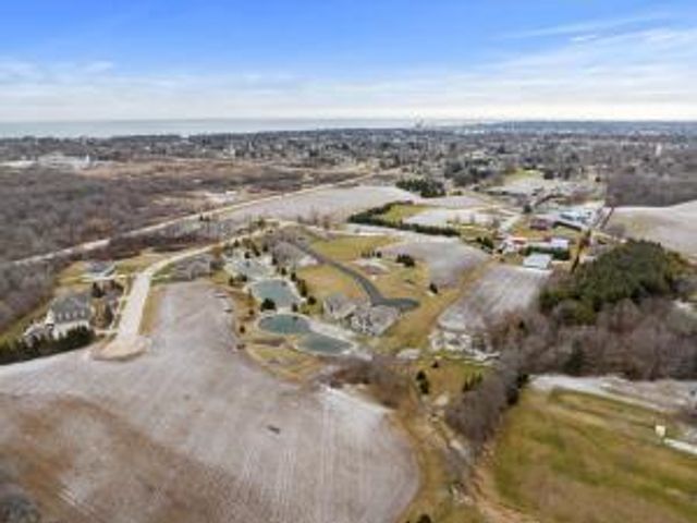 1928 Ravenswood LANE, Manitowoc, WI 54220