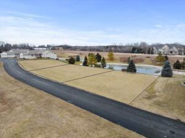 1928 Ravenswood LANE, Manitowoc, WI 54220