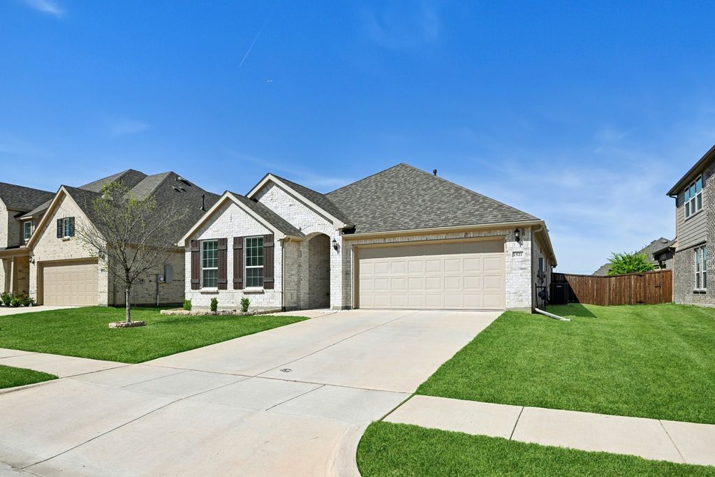 1521 Quentin Drive, Aubrey, TX 76227 — photo 3