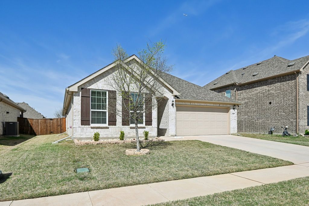 1521 Quentin Drive, Aubrey, TX 76227 — photo 4