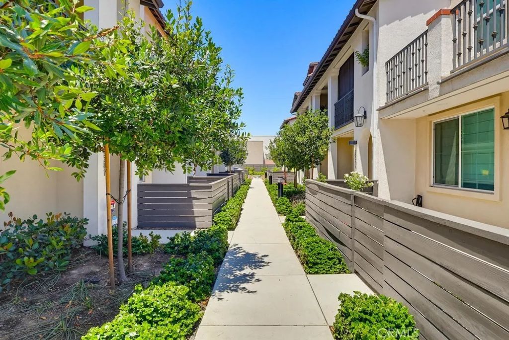 2538 Valentina Way 5, Commerce, CA 90040