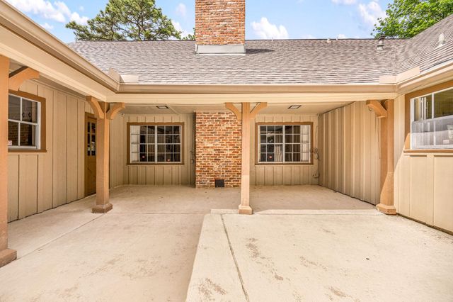 13515 Perthshire Road, Houston, TX 77079