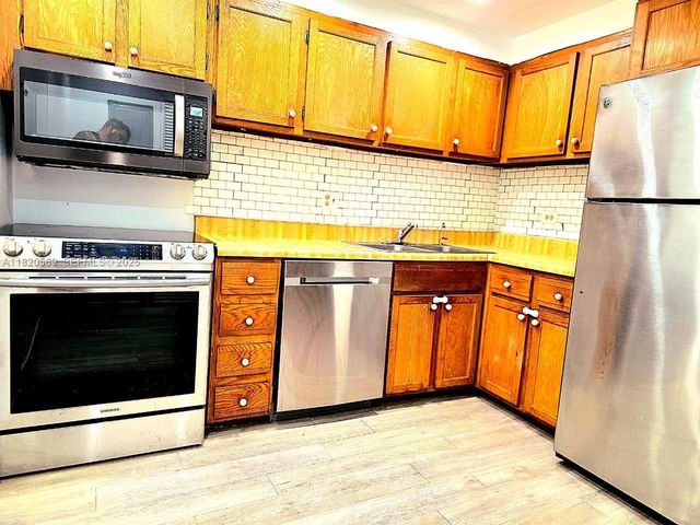 3730 Inverrary Drive H1V, Lauderhill, FL 33319