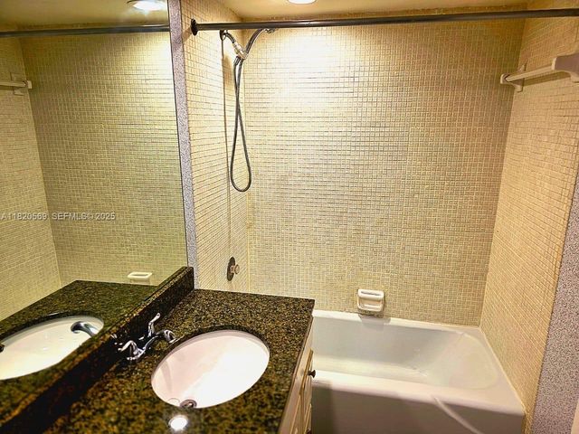 3730 Inverrary Drive H1V, Lauderhill, FL 33319