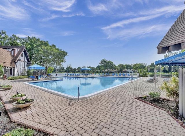 3730 Inverrary Drive H1V, Lauderhill, FL 33319