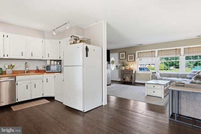 41 CRYSTAL PL, Levittown, PA 19057