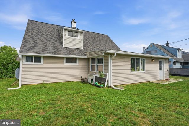41 CRYSTAL PL, Levittown, PA 19057