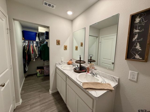 1196 Clover Ct, Chandler, TX 75758