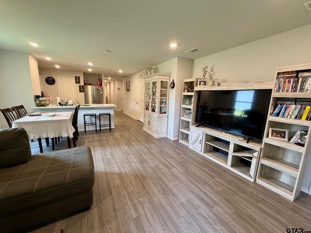 1196 Clover Ct, Chandler, TX 75758