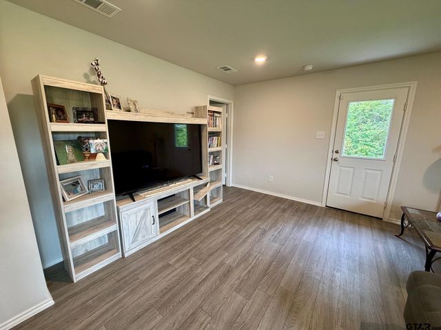 1196 Clover Ct, Chandler, TX 75758