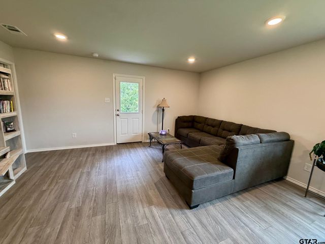 1196 Clover Ct, Chandler, TX 75758