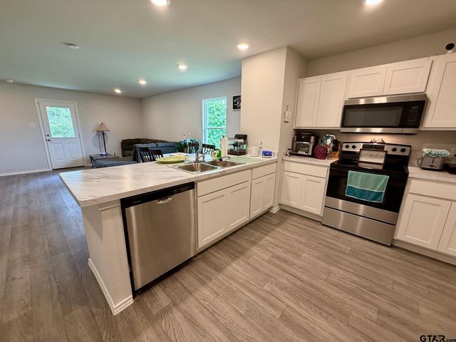 1196 Clover Ct, Chandler, TX 75758