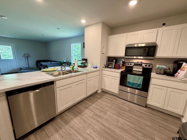 1196 Clover Ct, Chandler, TX 75758