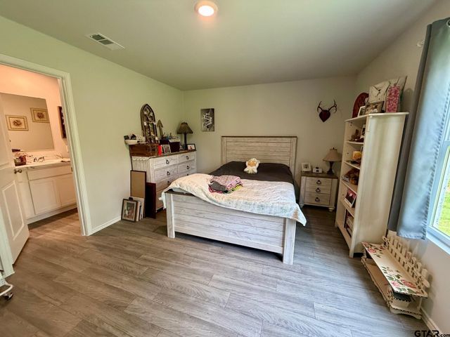 1196 Clover Ct, Chandler, TX 75758