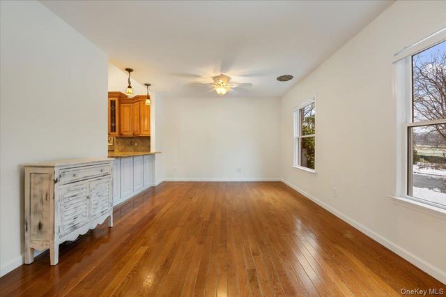 33 Fleets Cove Road, Huntington, NY 11743