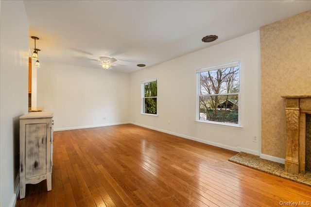 33 Fleets Cove Road, Huntington, NY 11743