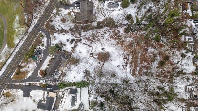 33 Fleets Cove Road, Huntington, NY 11743