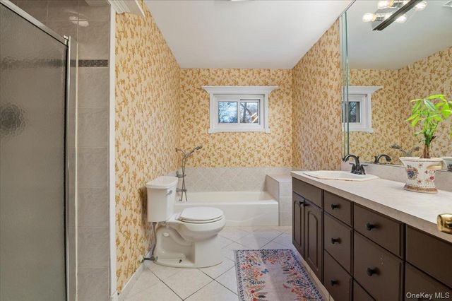 33 Fleets Cove Road, Huntington, NY 11743