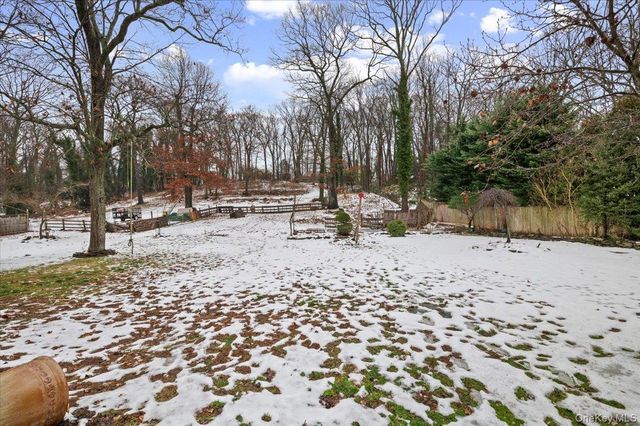 33 Fleets Cove Road, Huntington, NY 11743