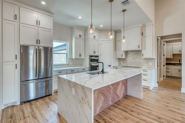 120 Golden Harvest, Horseshoe Bay, TX 78657