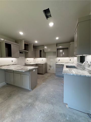 2905 S 2nd Street, Rogers, AR 72758