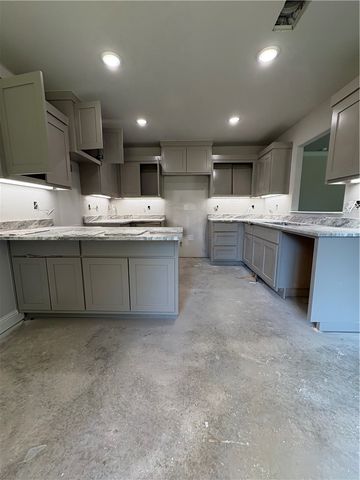 2905 S 2nd Street, Rogers, AR 72758