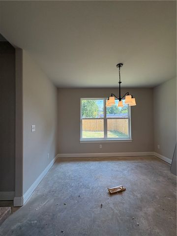 2905 S 2nd Street, Rogers, AR 72758