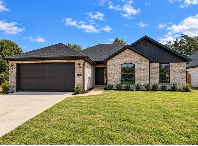 2905 S 2nd Street, Rogers, AR 72758