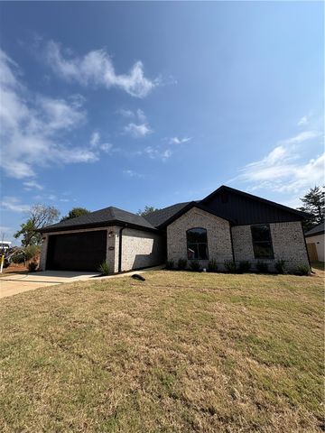 2905 S 2nd Street, Rogers, AR 72758