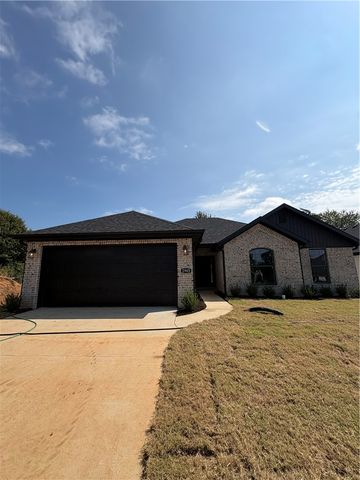 2905 S 2nd Street, Rogers, AR 72758