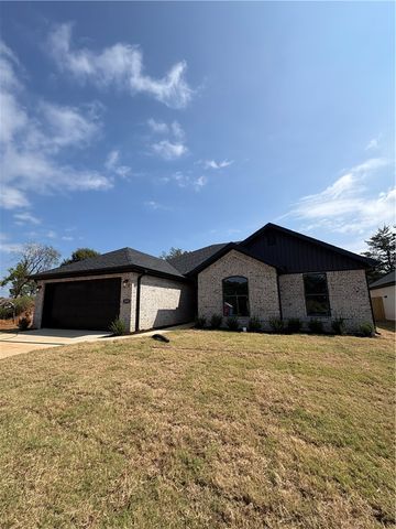 2905 S 2nd Street, Rogers, AR 72758