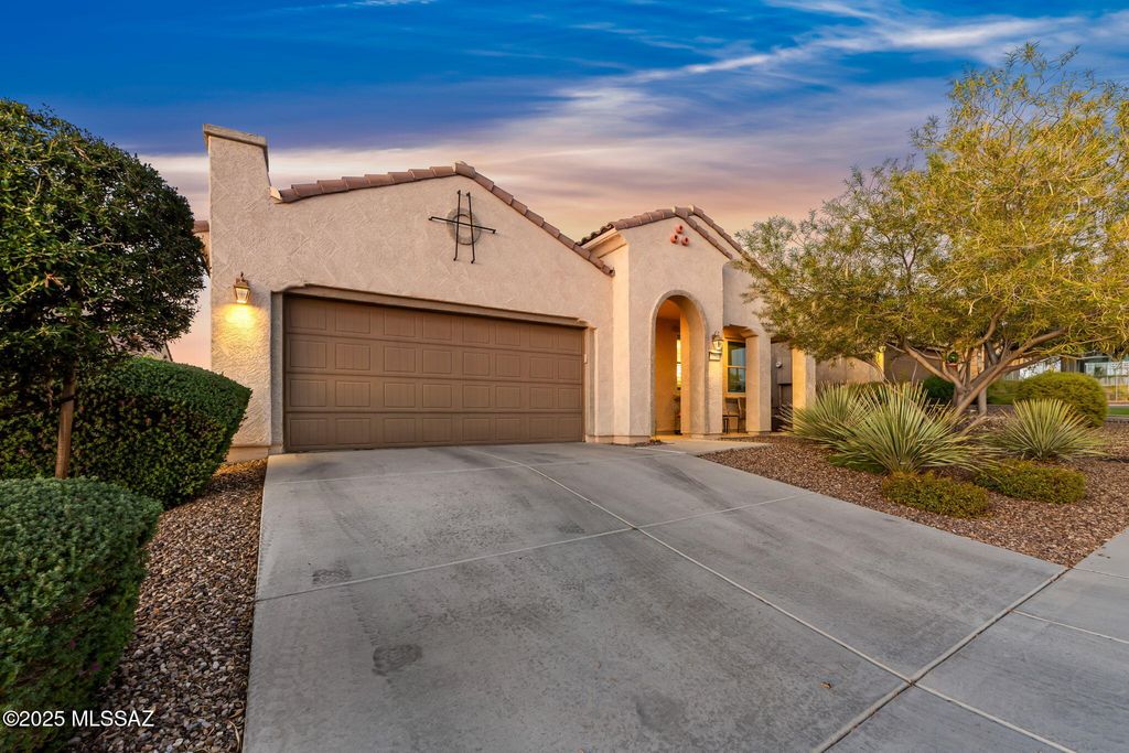 7084 W Cliff Spring Trail, Marana, AZ 85658