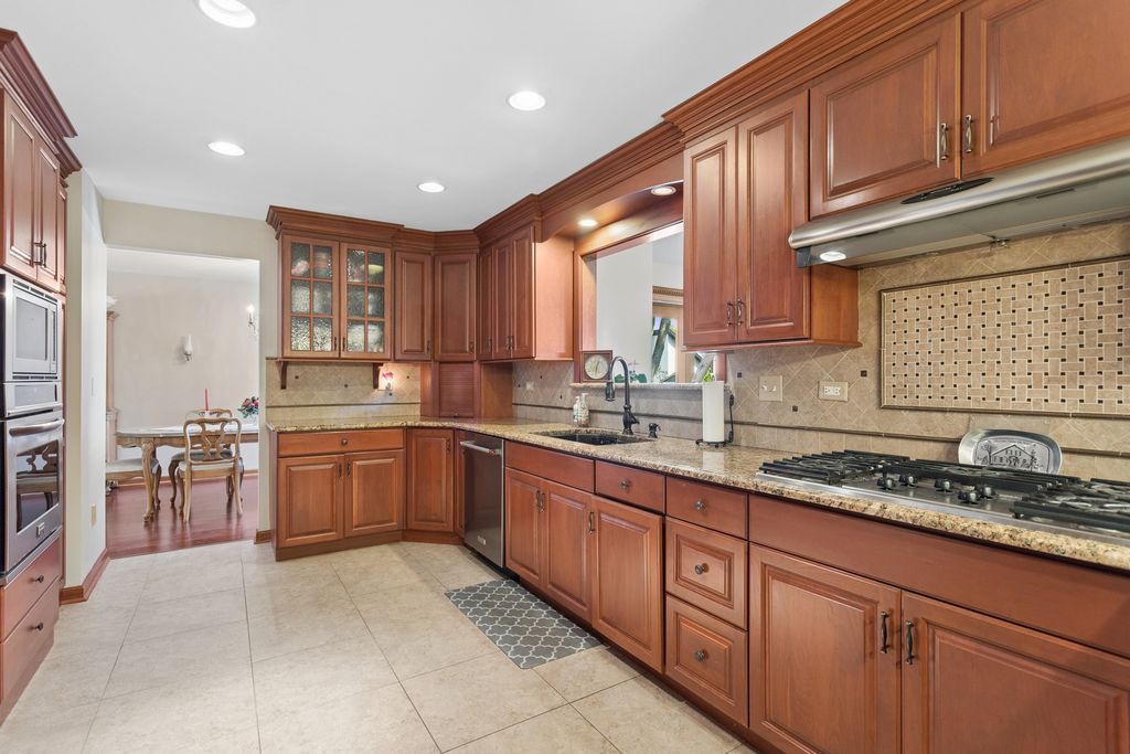1251 N Scarlet Drive, Addison, IL 60101 — photo 4